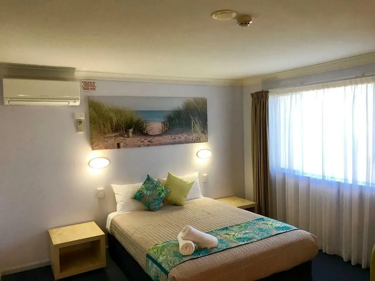 ***  Cleveland Bay Air Motel Australia